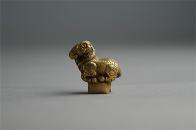 漢代金羊杖首